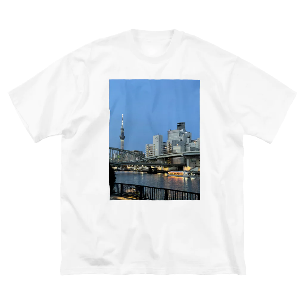 TOKYO絶景スポットの隅田川から見るスカイツリーと屋形船 ビッグシルエットTシャツ