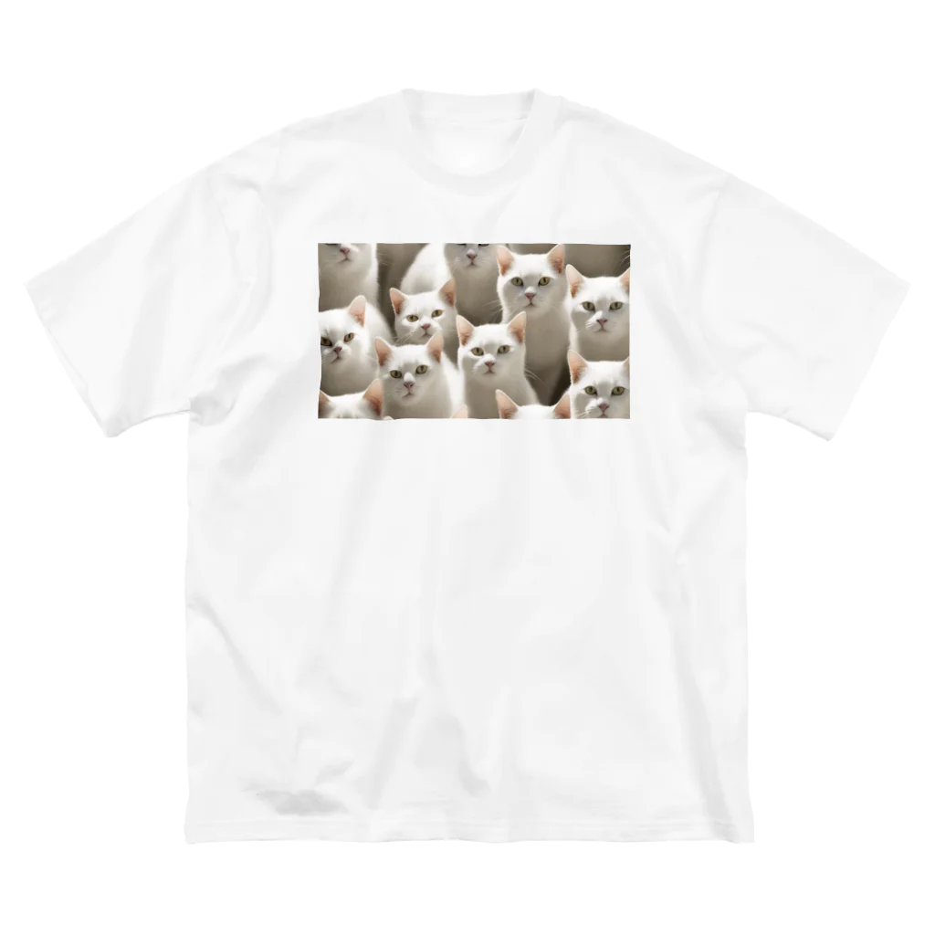 kiryu-mai創造設計の白猫ぎっしり Big T-Shirt