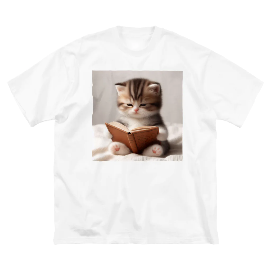 しんふぉショップの読書する赤ちゃんネコのグッズ Big T-Shirt