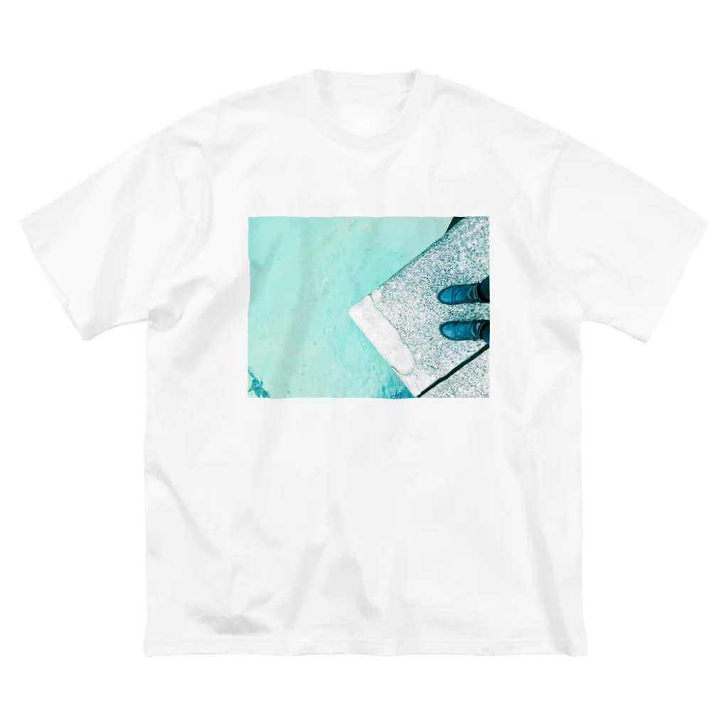 古春一生(Koharu Issey)の今日じゃない。(海と靴) Big T-Shirt