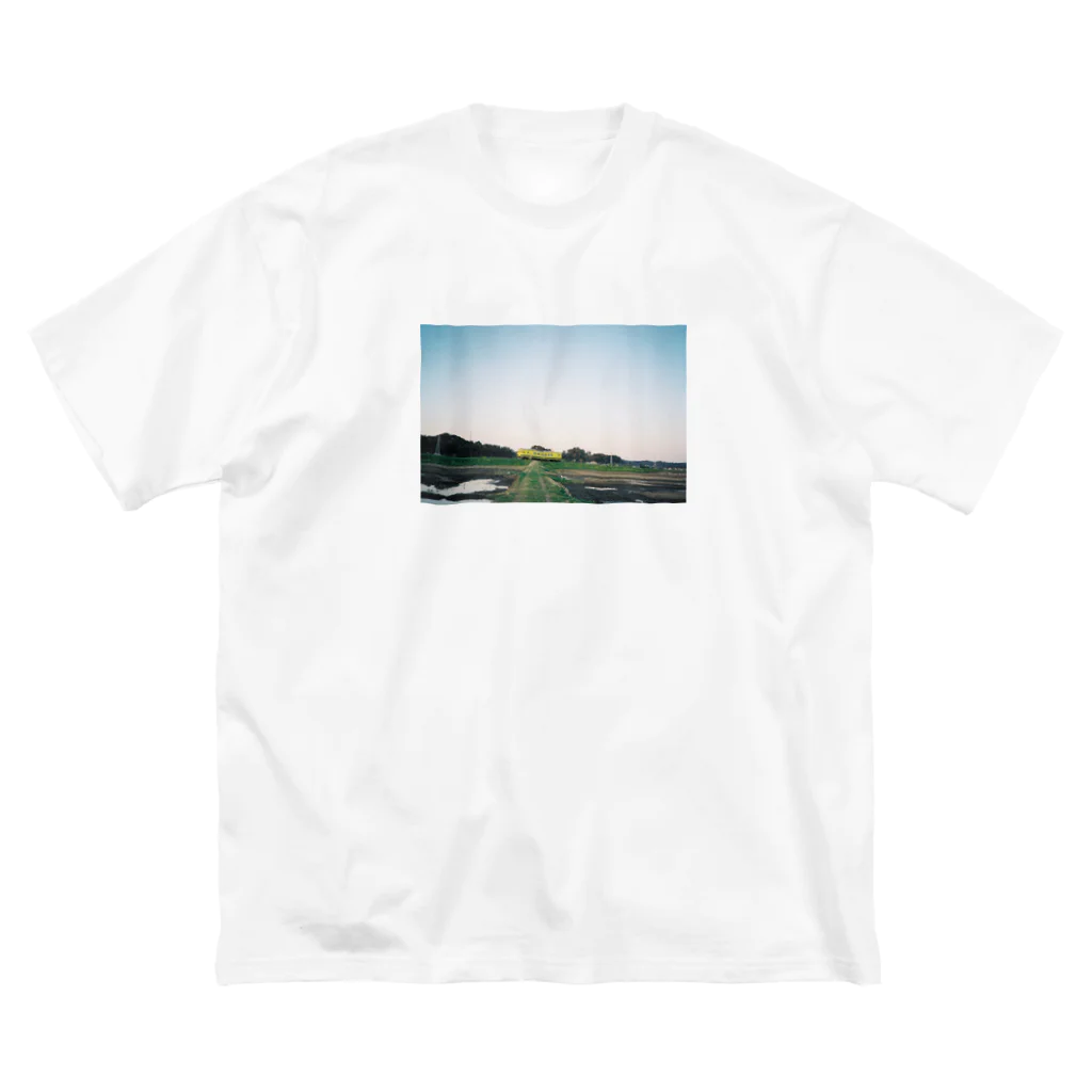 kiwiwiwiiの踏切を渡るいすみ鉄道 ビッグシルエットTシャツ