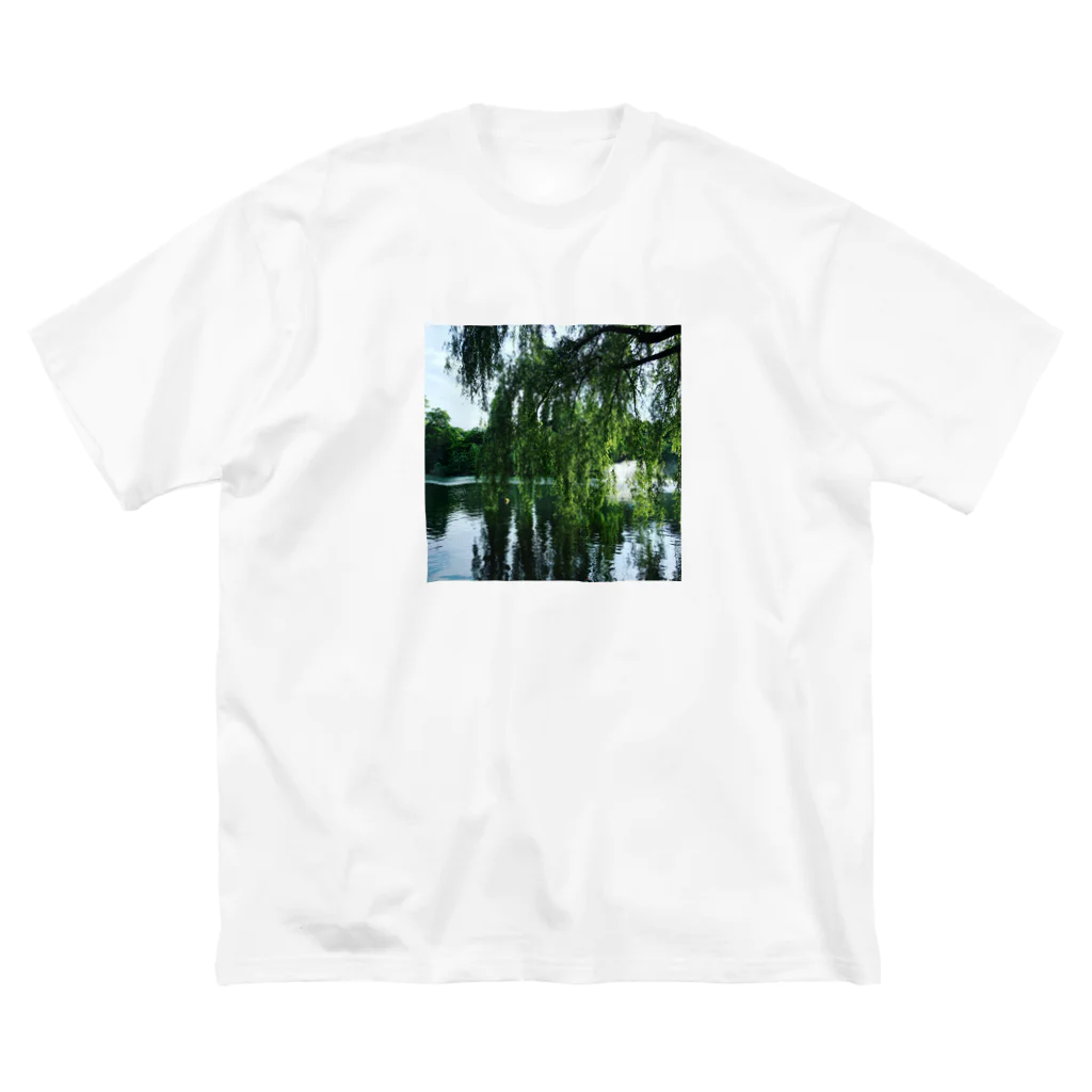 マレーロの井の頭公園で待ち合わせ。 Big T-Shirt