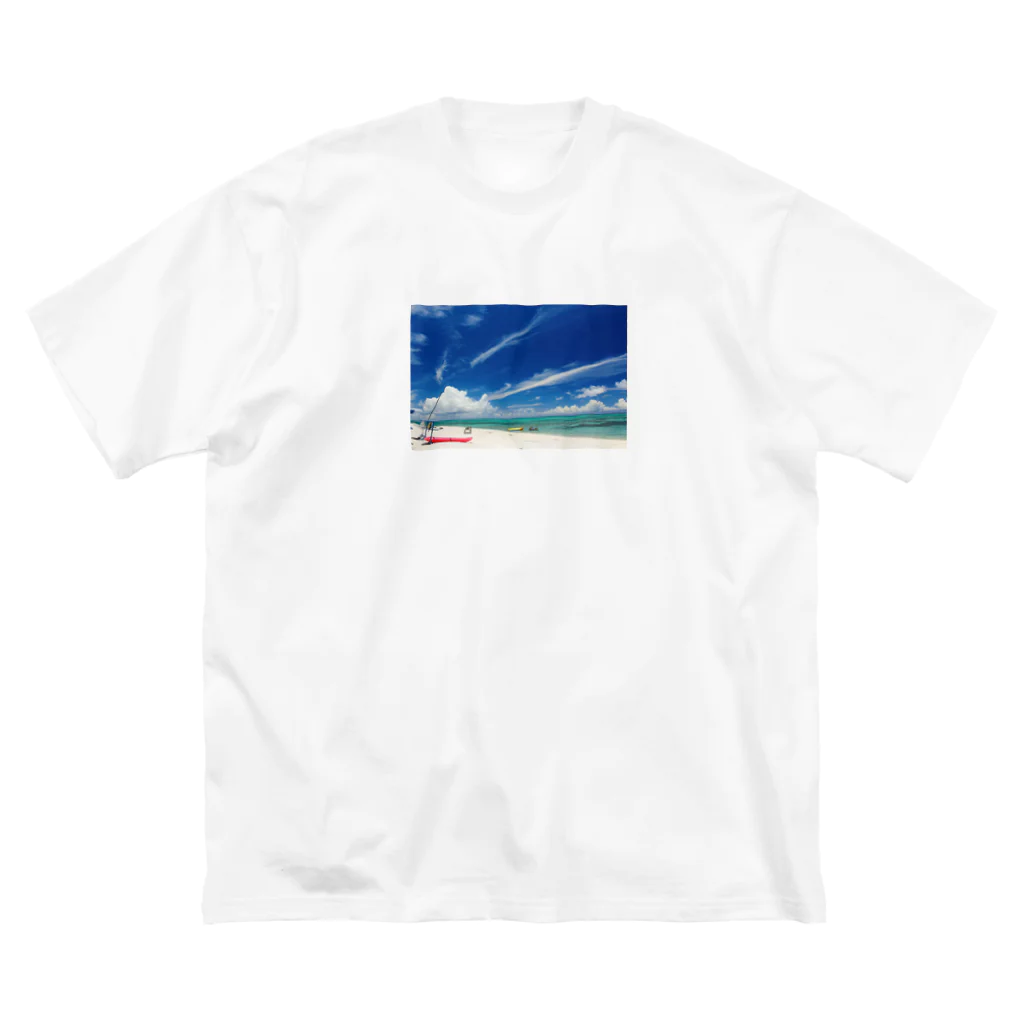 SAKURA スタイルの白い砂浜とビーチ Big T-Shirt