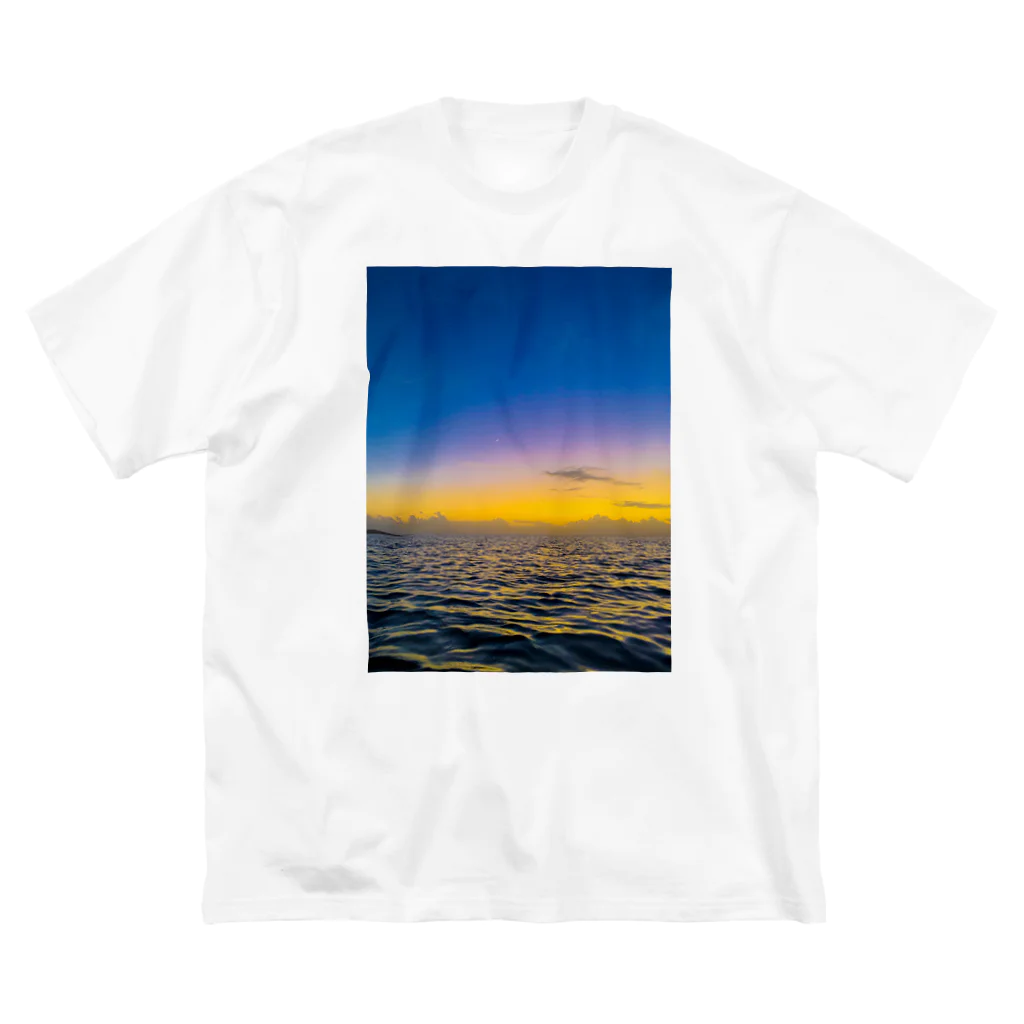 mizuphoto galleryのNight to the crescent moon Big T-Shirt