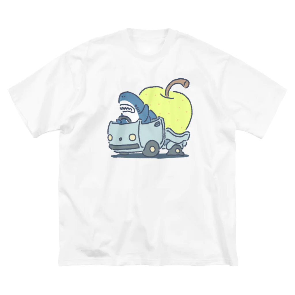 サメ わりとおもいの巨大梨を収穫したサメ ビッグシルエットTシャツ