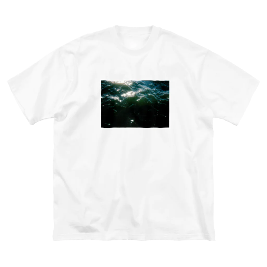 白湯の写ルンですで撮った江ノ島の海 Big T-Shirt