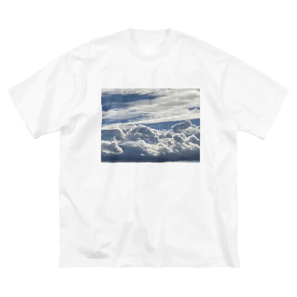 天使のいる街の雨が止んだ秋の空 ビッグシルエットTシャツ