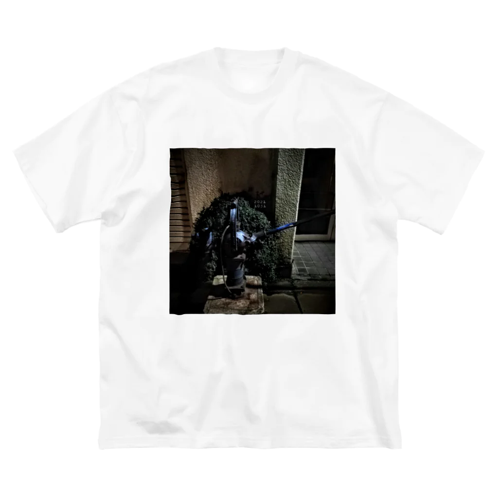 飯塚 iizukaの井戸 Big T-Shirt