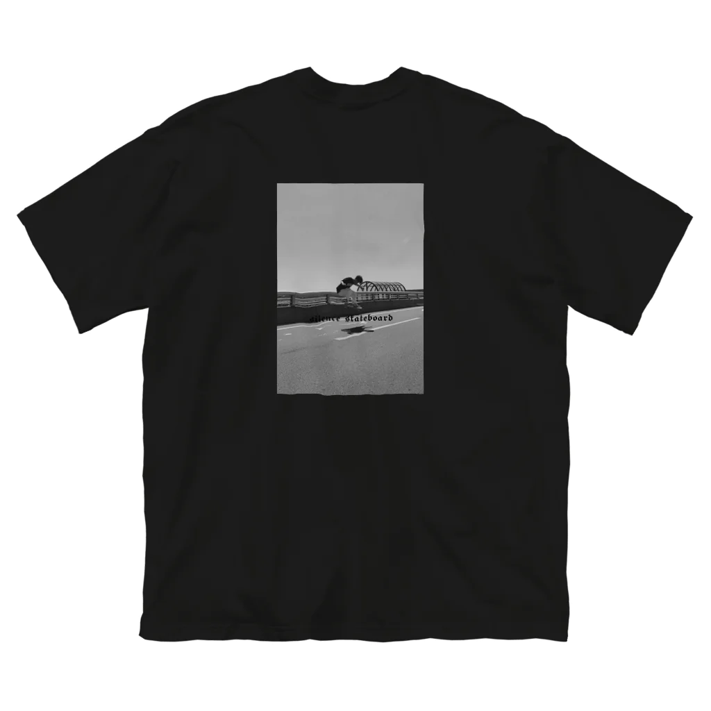 Silenceのsilence skateboard ビッグシルエットTシャツ