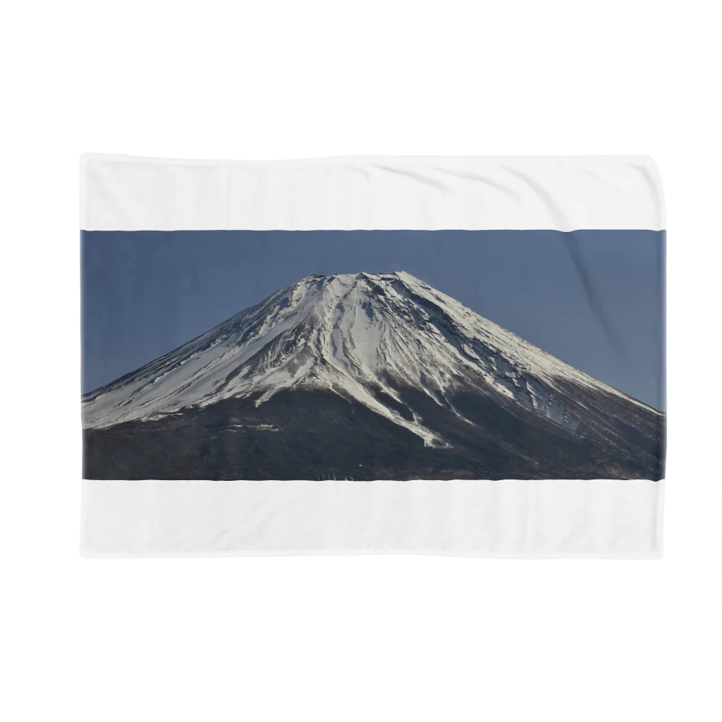 下田村の冠雪した富士山 Blanket