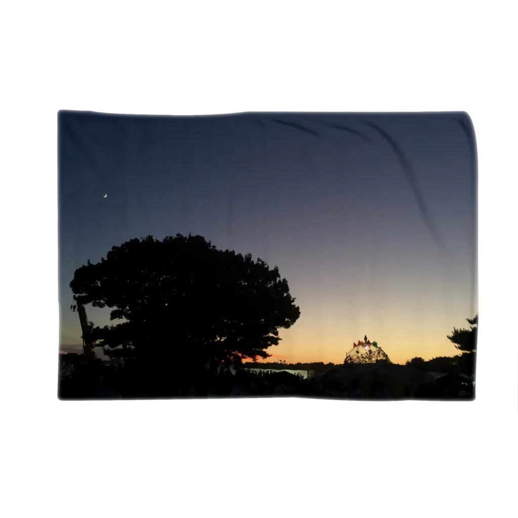 とまとまとの夕暮れと三日月 Blanket