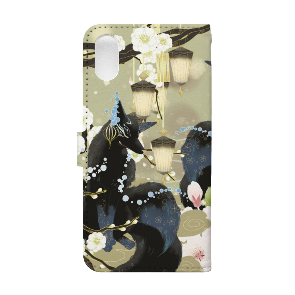 イラストレーター夏雪の梅花桜花黒狐 Book-Style Smartphone Case :back