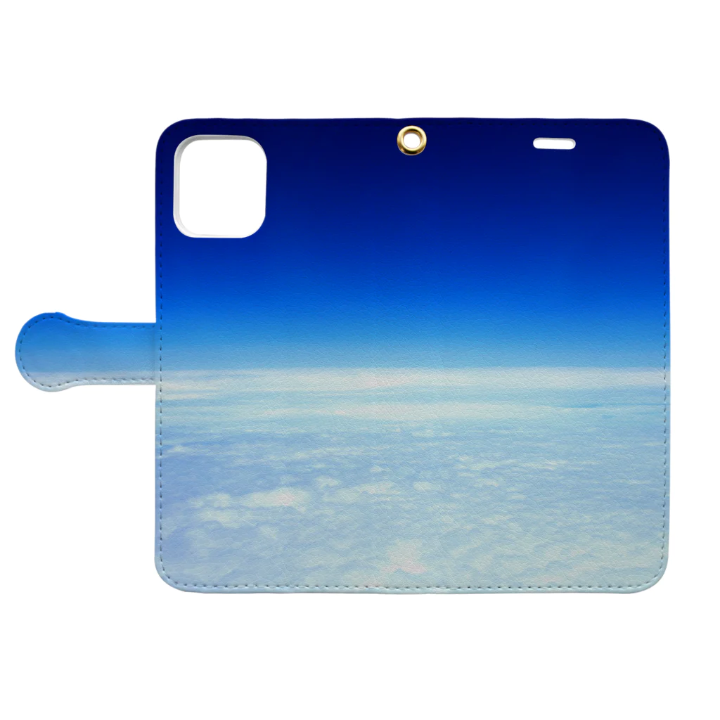 YASAKASAKUの雲の上の空のスマホケース☁ 手帳型スマホケースを開いた場合(外側)