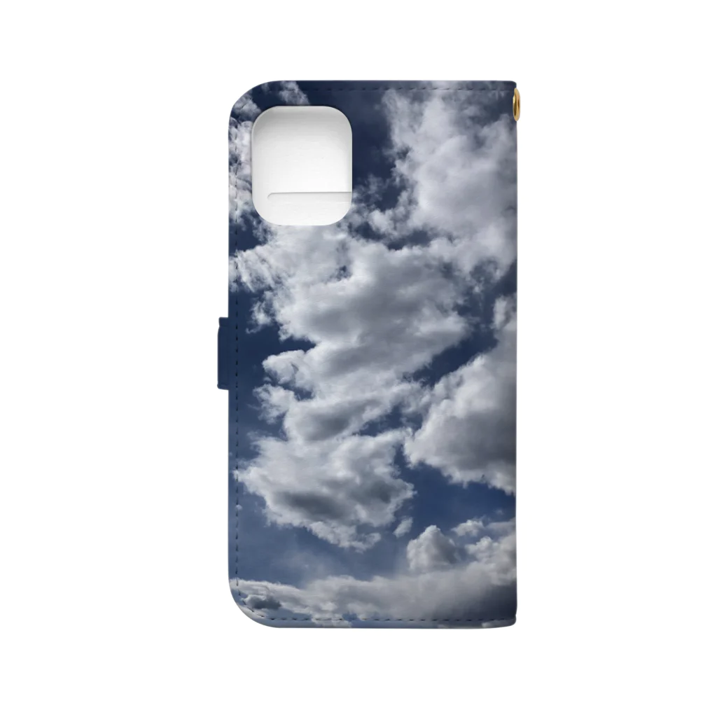 SORAIROの晴れ空を覆う雲 Book-Style Smartphone Case :back