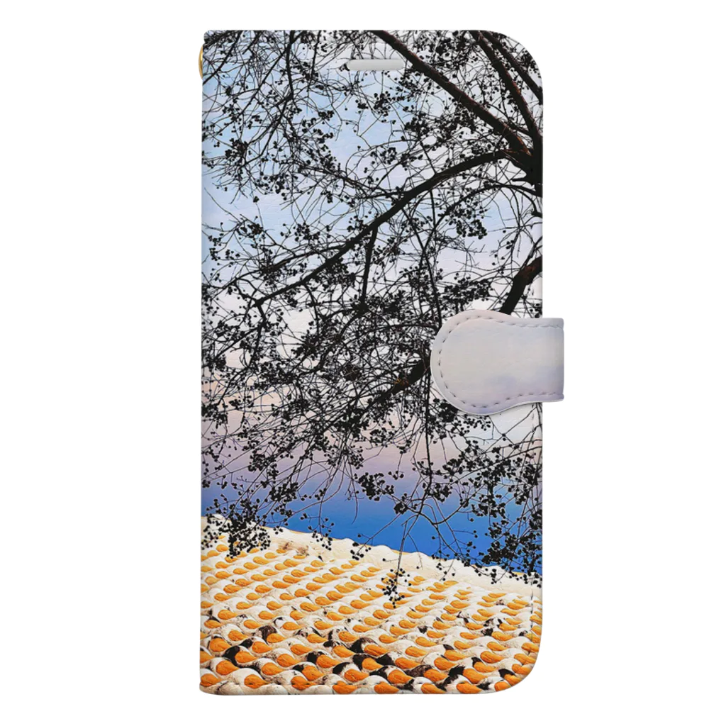 mizuphoto galleryの夕焼けと赤瓦屋根 Book-Style Smartphone Case