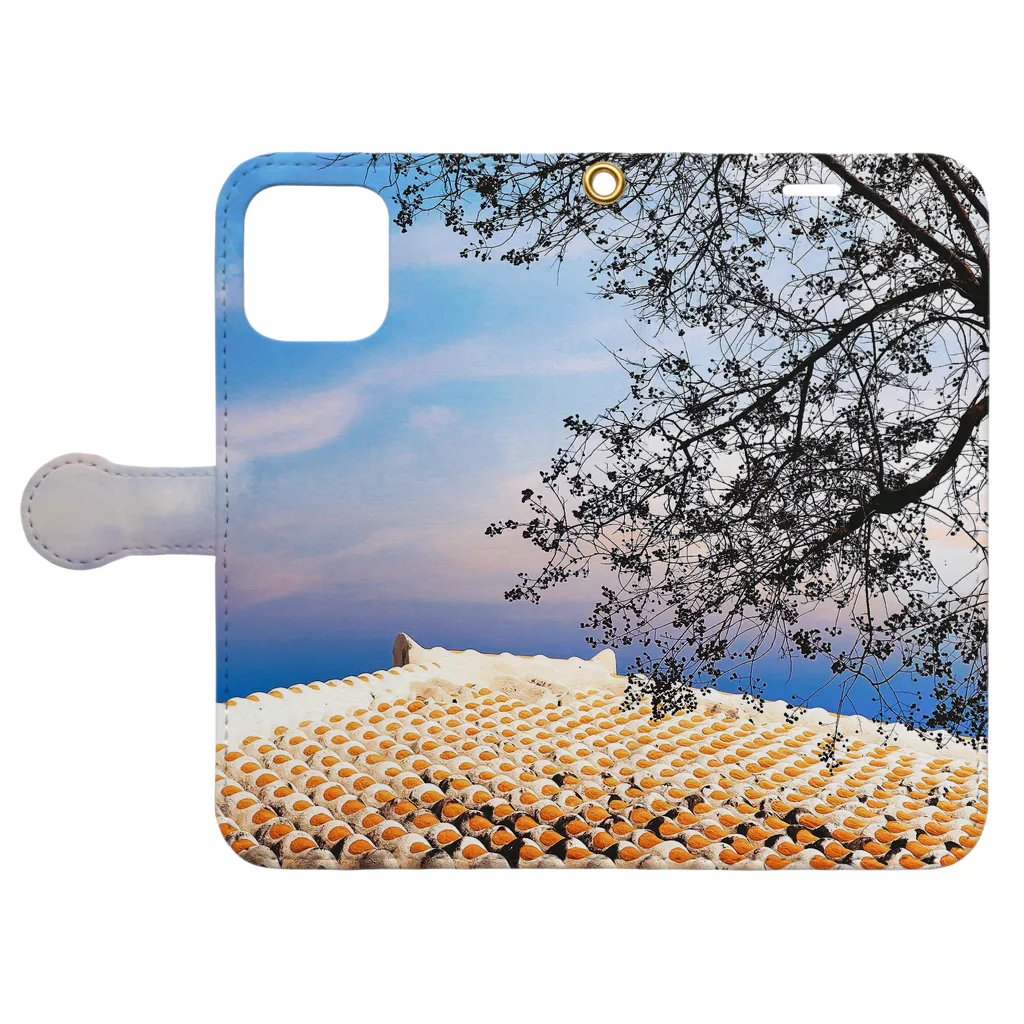 mizuphoto galleryの夕焼けと赤瓦屋根 Book-Style Smartphone Case:Opened (outside)