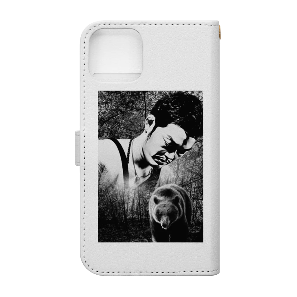 トランザム★ヒロシ／Trans Am Hiroshi storeの熊と男(白黒) Book-Style Smartphone Case :back