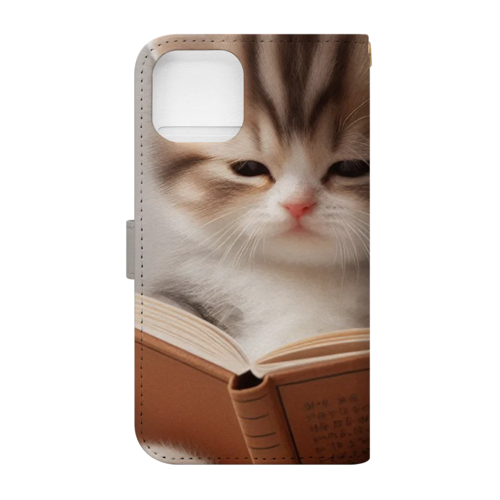 しんふぉショップの読書する赤ちゃんネコのグッズ Book-Style Smartphone Case :back