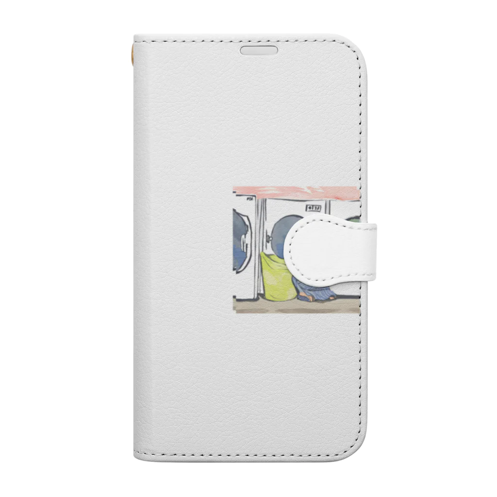 taka matsuのコインランドリーで覗き込む女性 Book-Style Smartphone Case