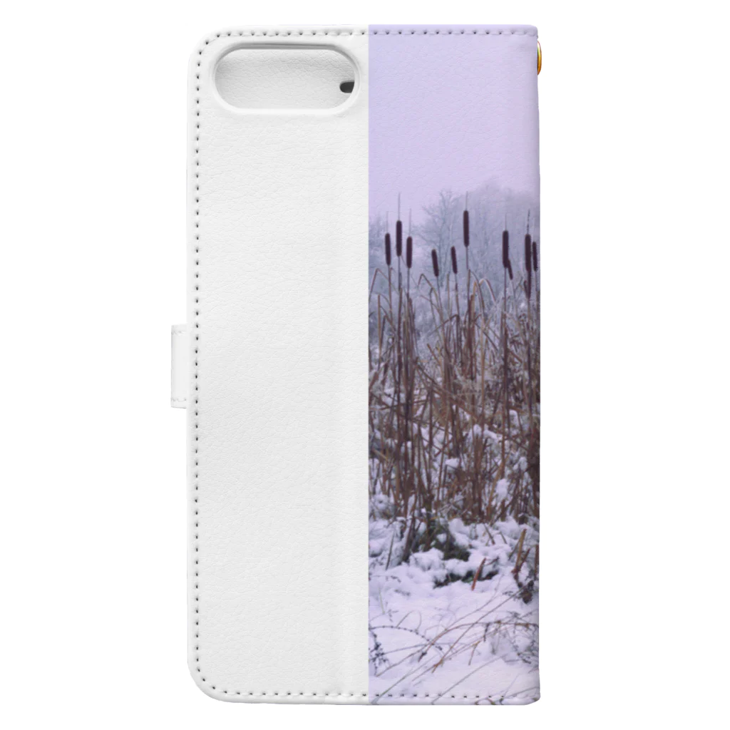 Rei MillerのWinter Landscape, Cattail Book-Style Smartphone Case :back