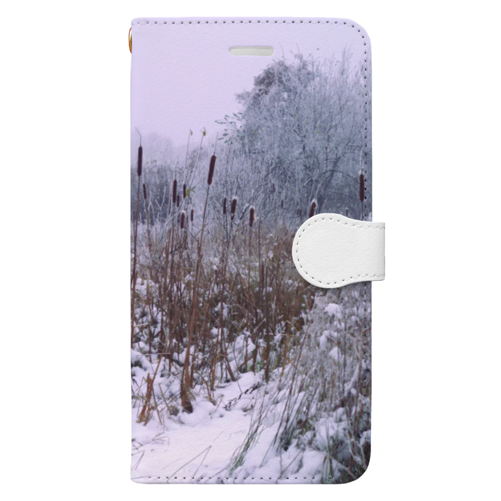 Rei MillerのWinter Landscape, Cattail Book-Style Smartphone Case