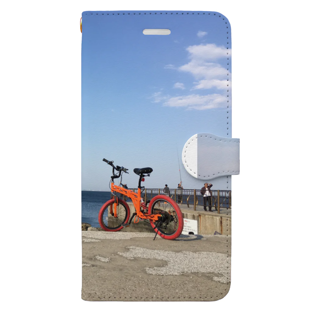 湘南の風景　 Seaside landscape at Shonan area in japanのBike by the sea Book-Style Smartphone Case