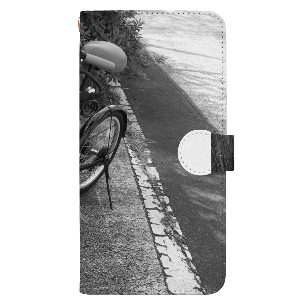 時間泥棒の路上の自転車モノクロ Book-Style Smartphone Case