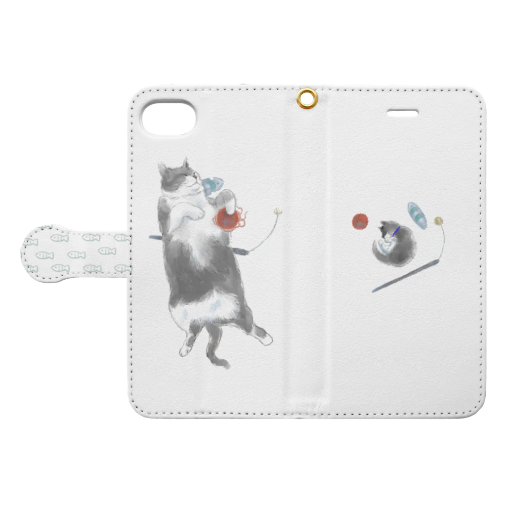 ぷらむ🍑の小さな猫と大きな猫 Book-Style Smartphone Case:Opened (outside)