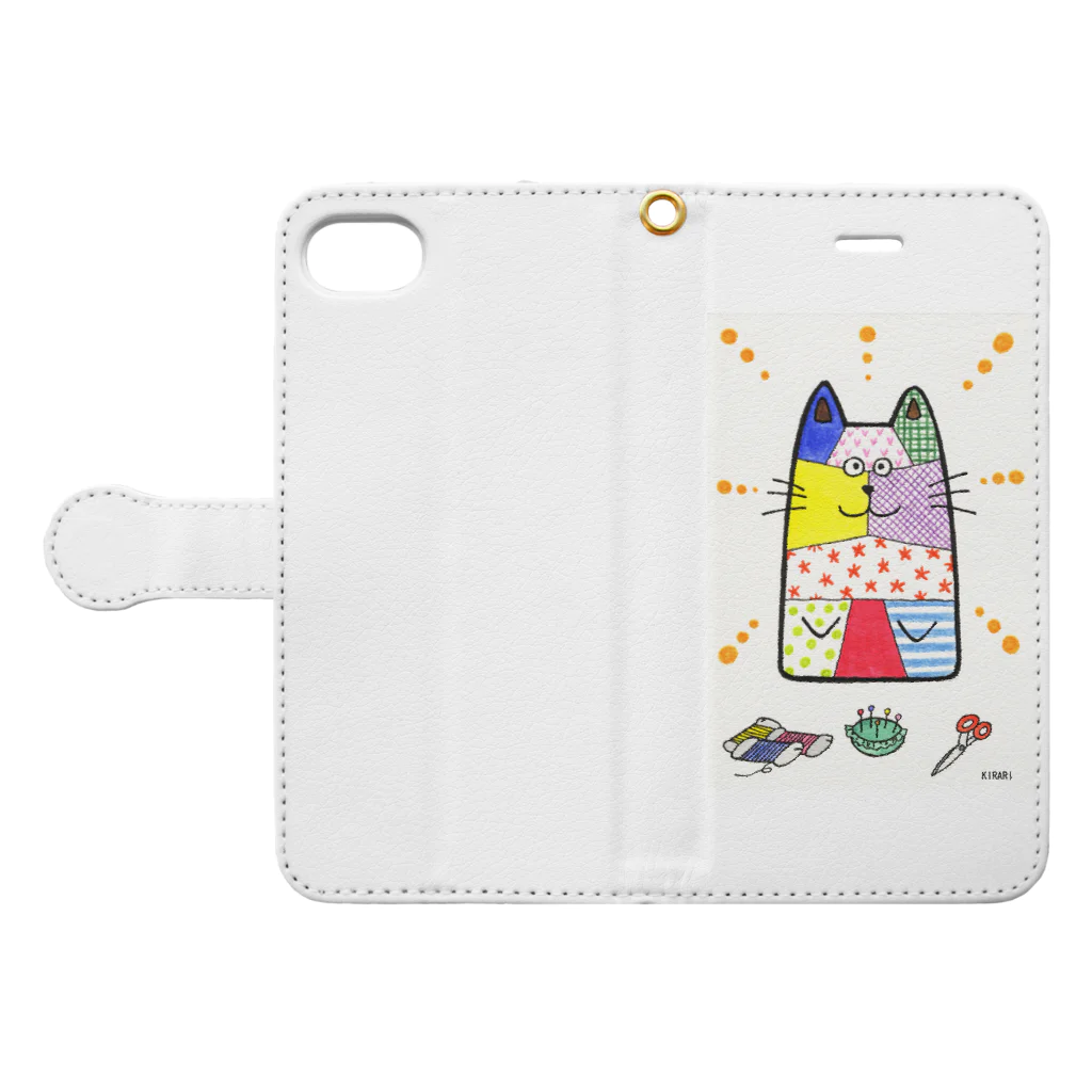 KIRARIの夢色雑貨屋さんの「パッチワークのネコ」 Book-Style Smartphone Case:Opened (outside)