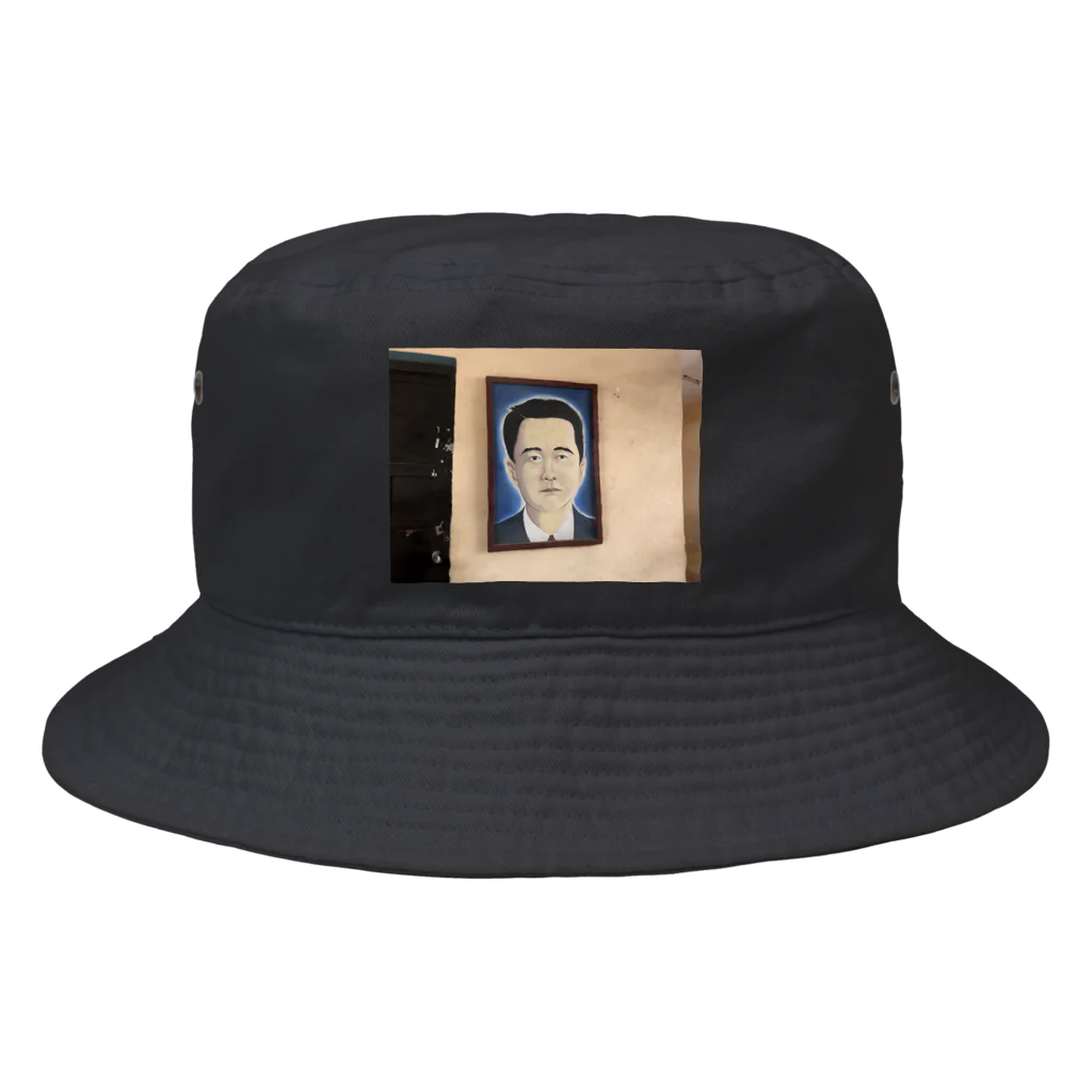エッグ矢沢のキューバの田舎町にあった日本人かと思ったら中国人の肖像画だった Bucket Hat
