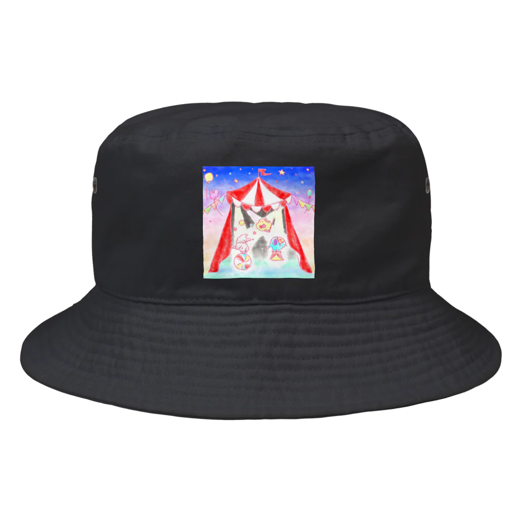 クマバチゴルフ倶楽部のクマバチとサーカス Bucket Hat