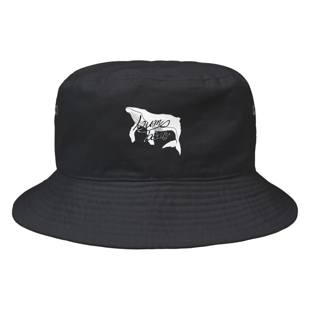 碧そよぐなぜか閉店しない服屋のhunp back white Bucket Hat