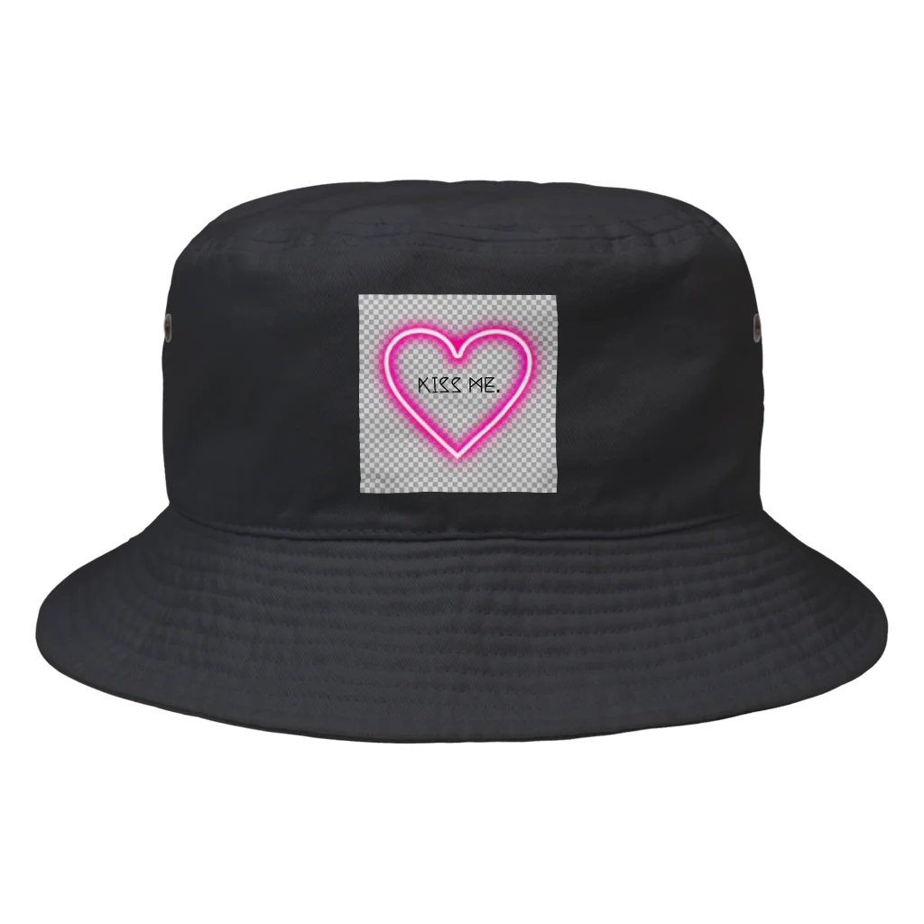 Charme schelmのkissme. ネオンハート Bucket Hat