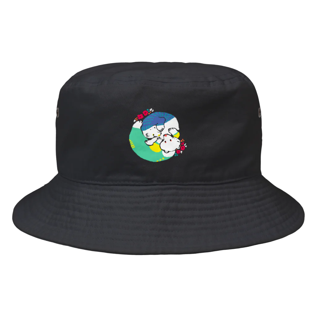 mya-mya=MIYA JUNKO's shop 02のクマとクマでぐるぐる Bucket Hat