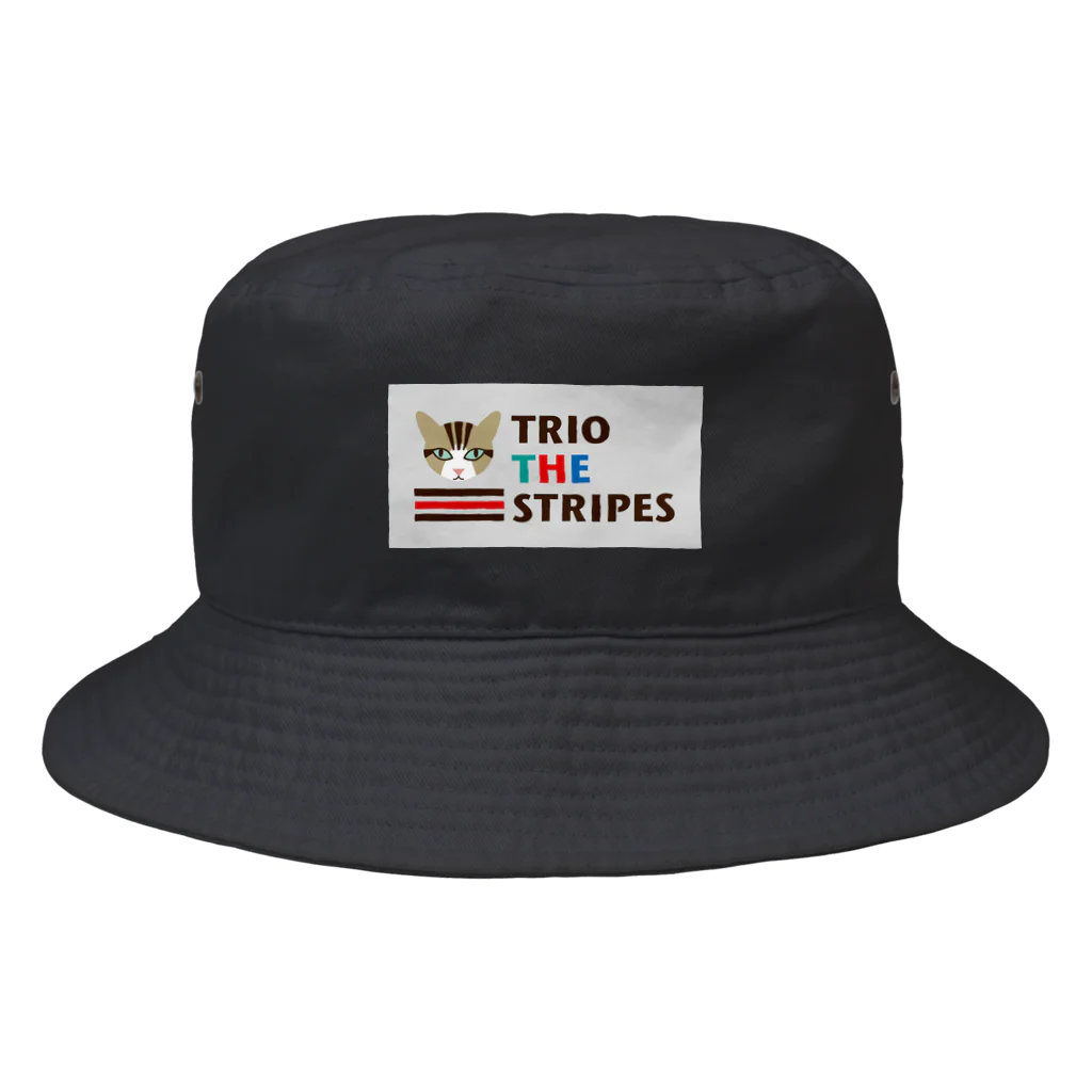 エダマメトイチのトリオ ザ ストライプ ロゴ M Bucket Hat