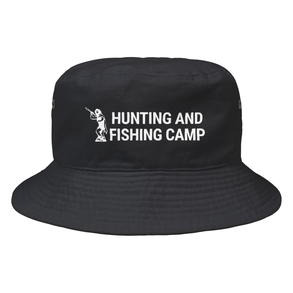 Hunting and Fishing Campのロゴ横白 バケットハット