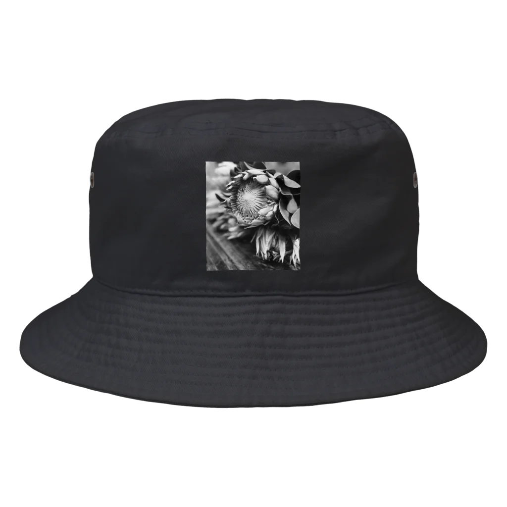 KEITOのモノクロキングプロテア Bucket Hat