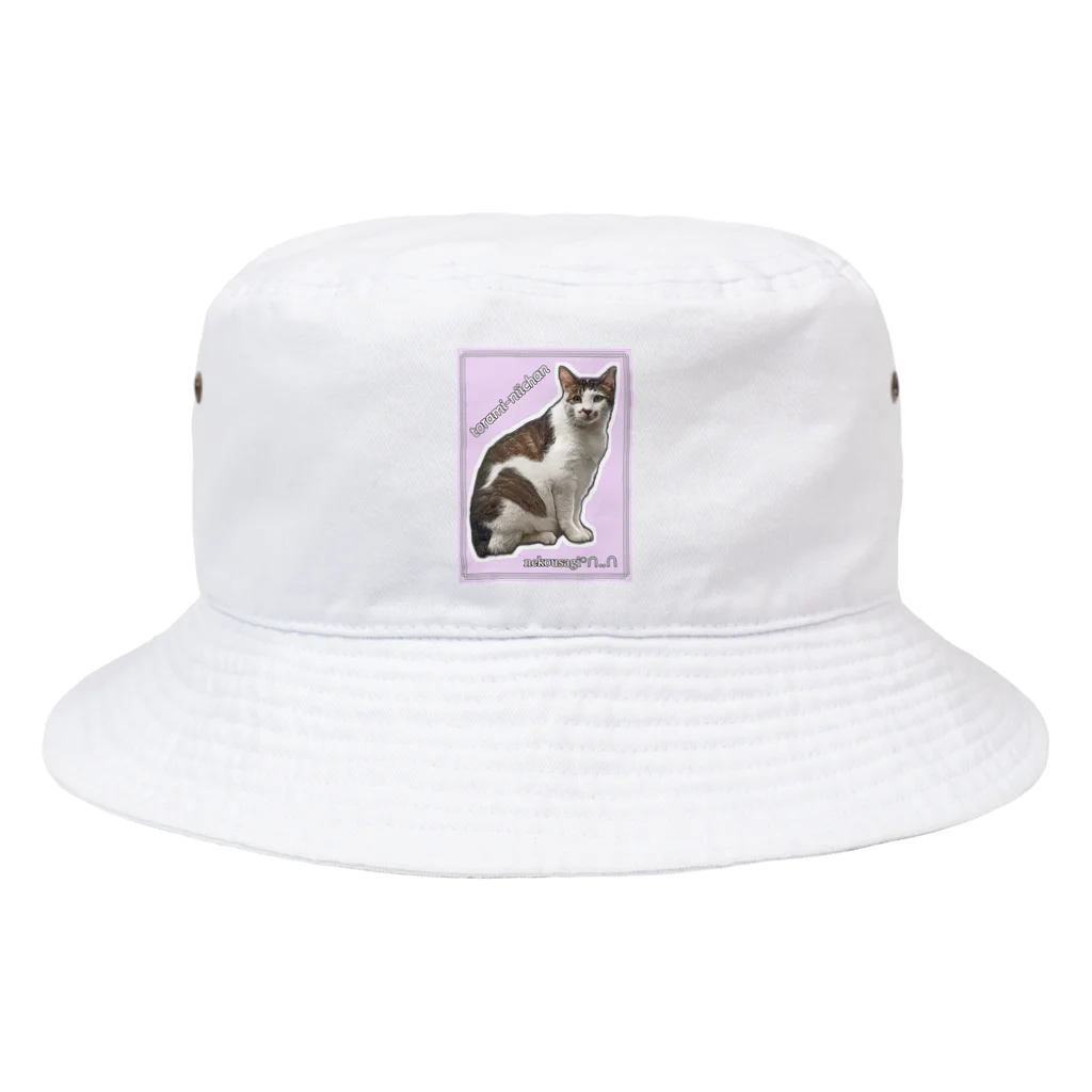 nekousagi*∩..∩のトラミ兄ちゃん自画像？ピンク【nekousagi*∩..∩ロゴ入り】 Bucket Hat