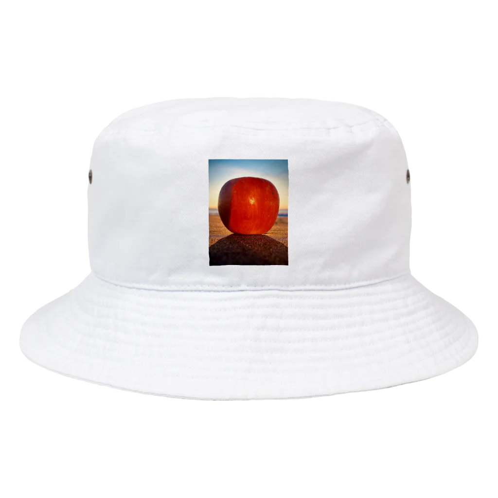 ARTPARTNERの朝焼けのりんご　 Bucket Hat