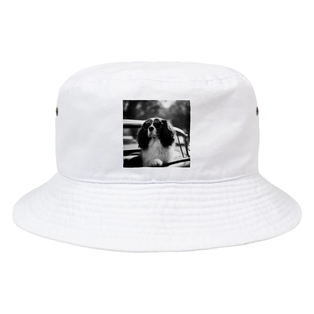 LoraCafeのサングラスのBarry Bucket Hat