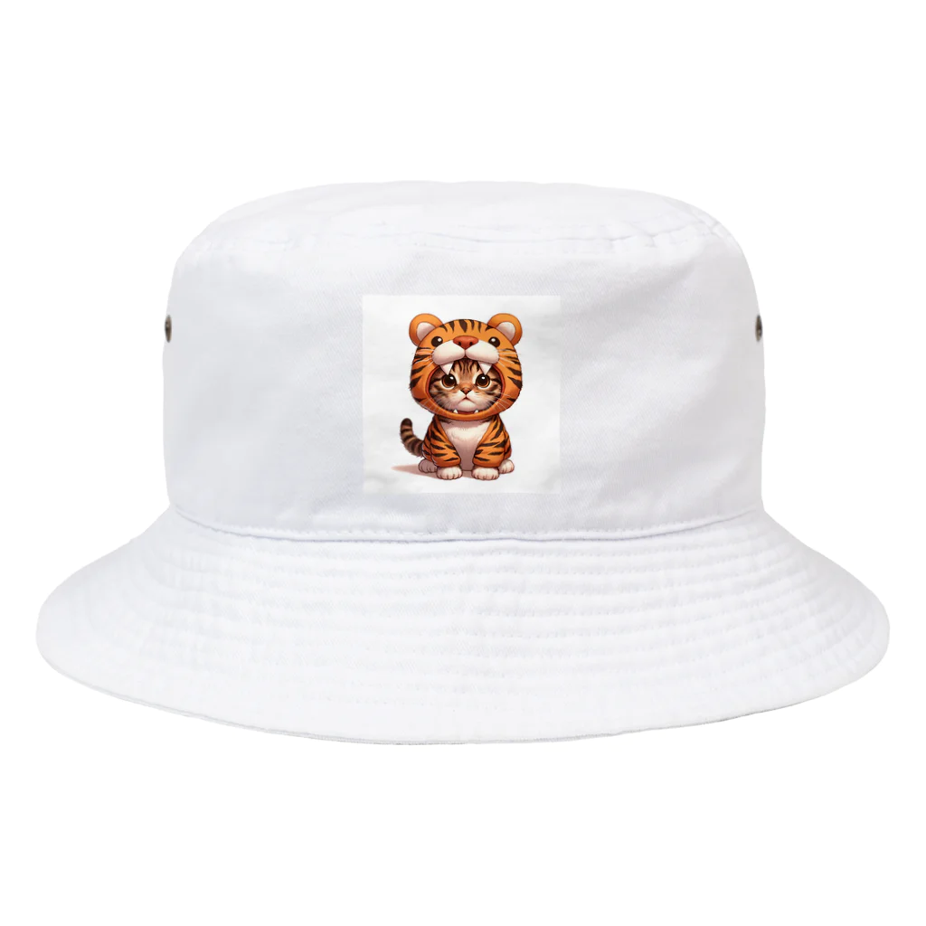 IloveCatの小さな子猫が虎のフードをかぶる座っている Bucket Hat