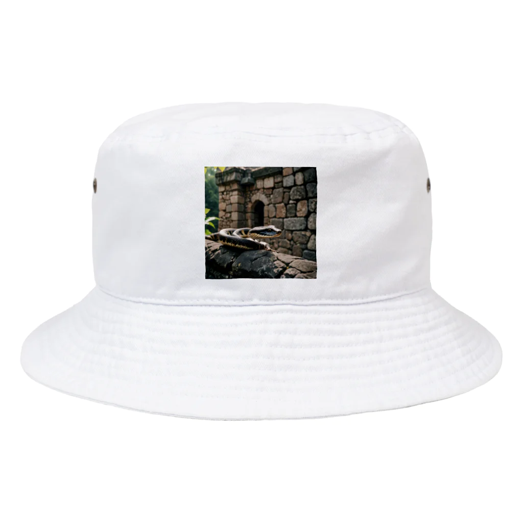 TakeKAKEの国外逃亡をはかる蛇 Bucket Hat