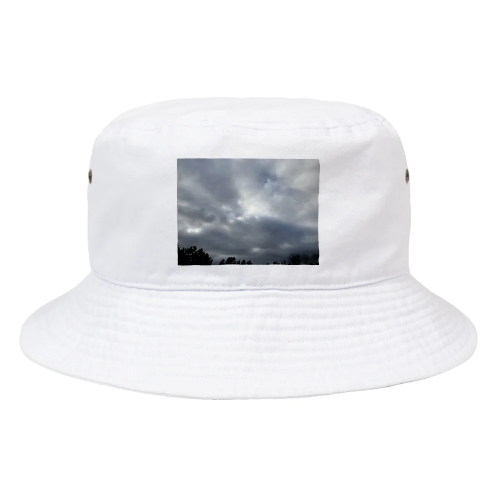 そらの4月22日　吹き荒れる風と雲 Bucket Hat