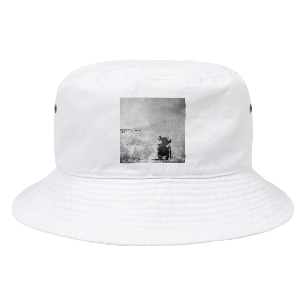 D7C7DC?B1の海辺を散歩するチワワ Bucket Hat