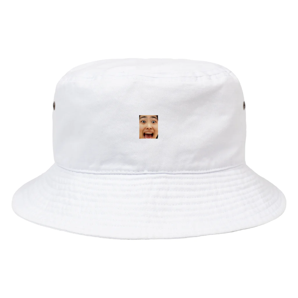 デザイナーおいらのロゴと思ってよく見たらおいら！ Bucket Hat