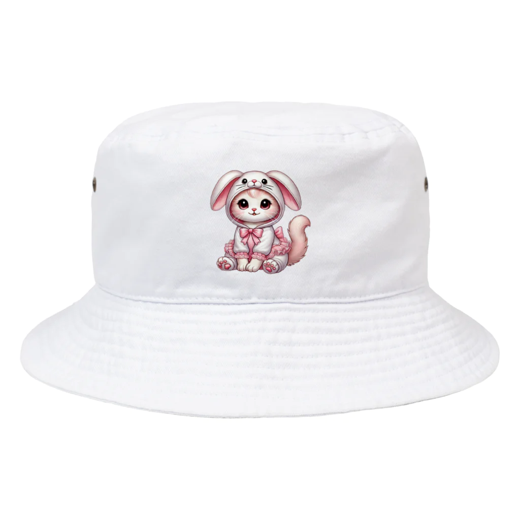 Snow-peaceのふわふわバニーコスチュームのかわいい子猫 Bucket Hat