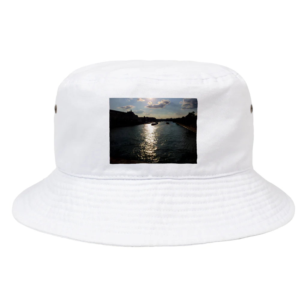 nightwalkerのパリのセーヌ川 Bucket Hat
