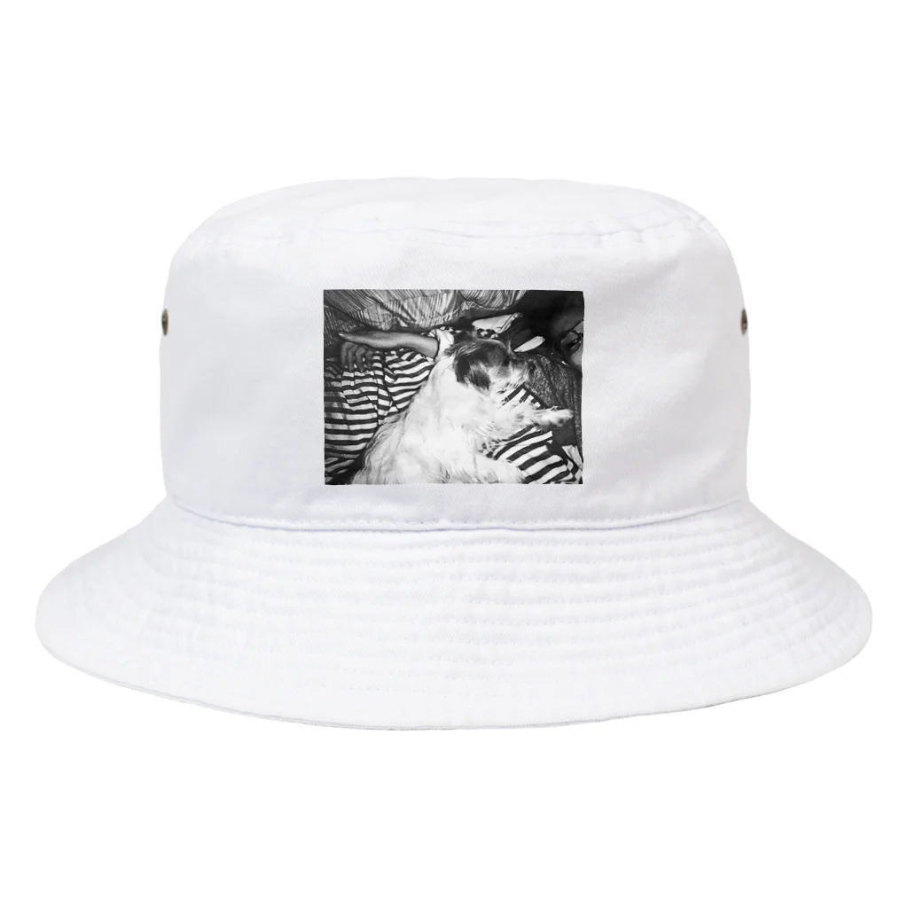 yunoyunojack のチャンミン、女の腕枕で寝る。 Bucket Hat