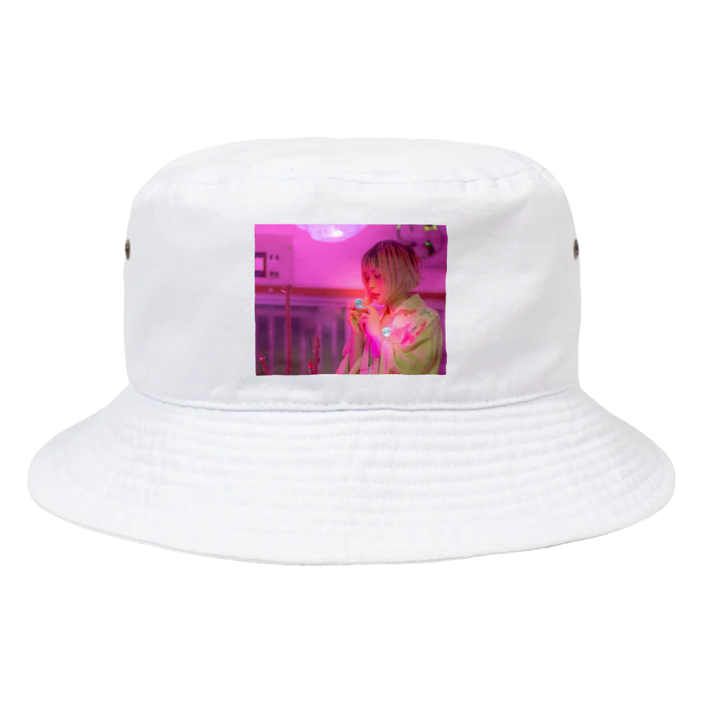 NEON LIGHT STARSのpink berry Lemuria Cinematic Bucket Hat