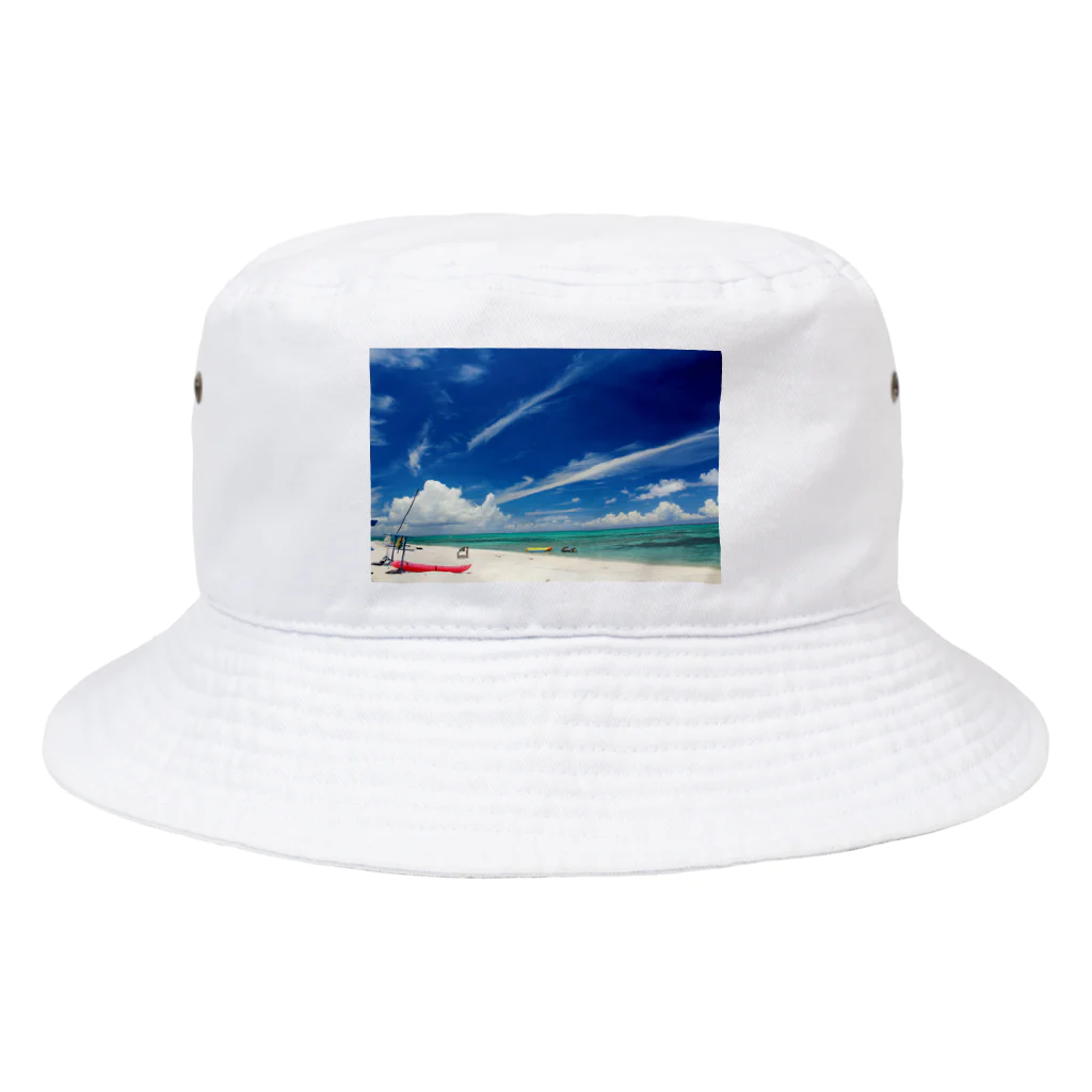 SAKURA スタイルの白い砂浜とビーチ Bucket Hat